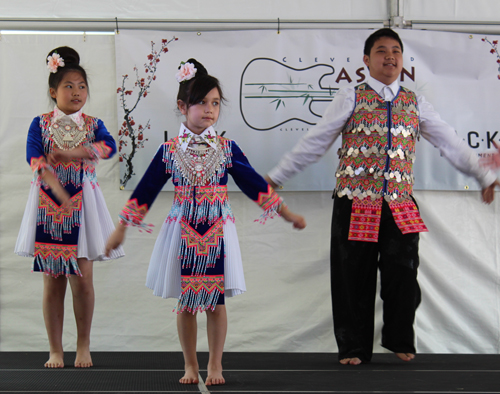 Blooming Flower Hmong Dance Group (Paj Tawg Tshiab) at Cleveland Asian Festival