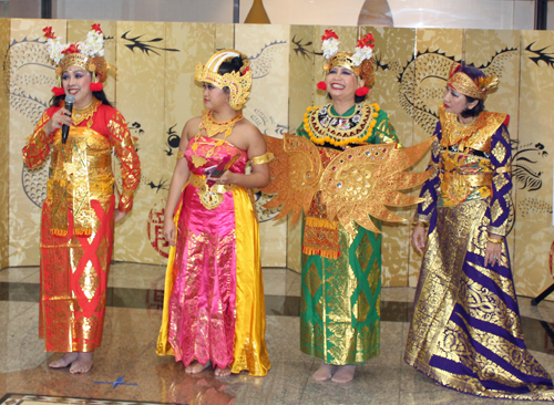 Indonesia Balinese Dancers