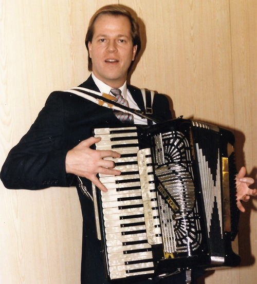 Jeff Pecon on accordion