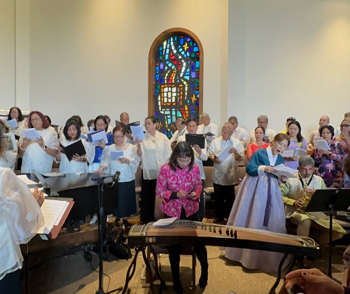 Rosa Lee playing Guzheng and choir singing