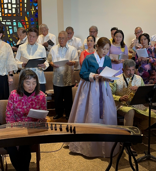 Rosa Lee playing Guzheng and choir singing