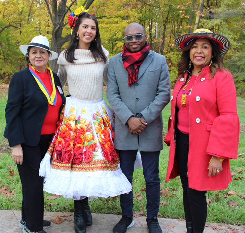 Rosa Briola, Angelina Klopp, Consul Diego Angulo and Luzelena Klopp