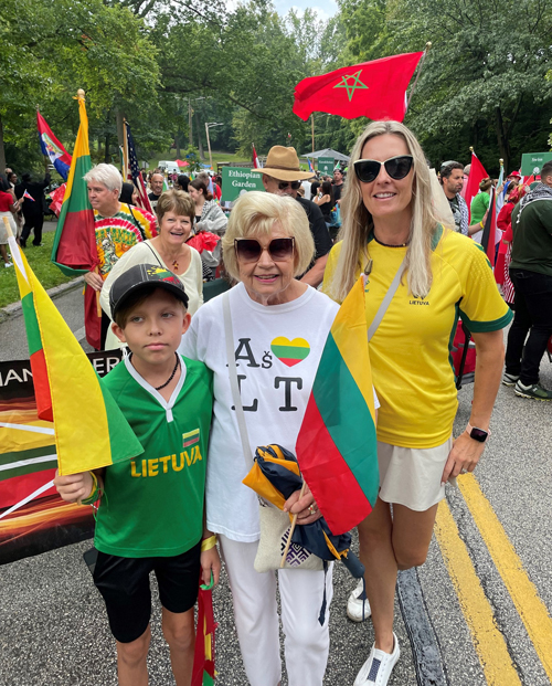 Lithuanian Cultural Garden in the Parade of Flags