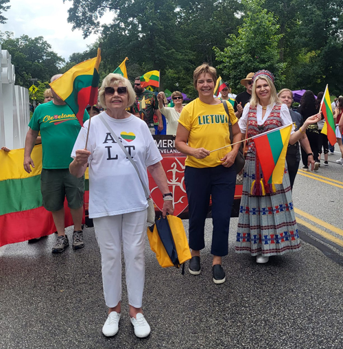 Lithuanian Cultural Garden in the Parade of Flags