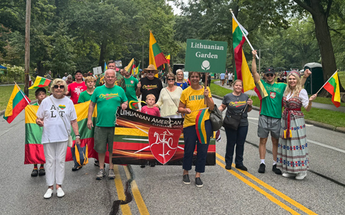 Lithuanian Cultural Garden in the Parade of Flags