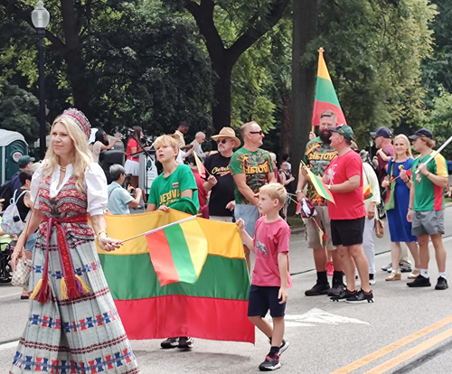 Lithuanian Cultural Garden in the Parade of Flags