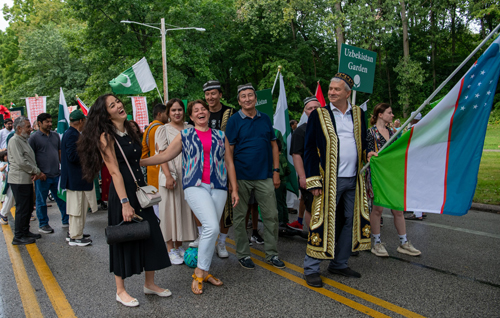 Uzbek Cultural Garden in the Parade of Flags on One World Day 2024