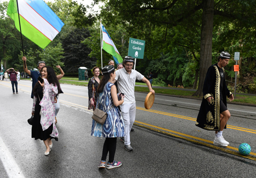 Uzbek Cultural Garden in the Parade of Flags on One World Day 2024