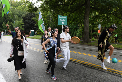 Uzbek Cultural Garden in the Parade of Flags on One World Day 2024