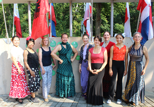 Abrepaso Flamenco dancers in the Plaza