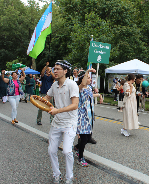 Uzbek Cultural Garden in the Parade of Flags on One World Day 2024