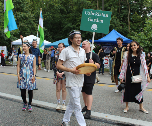 Uzbek Cultural Garden in the Parade of Flags on One World Day 2024