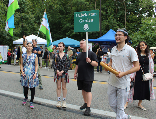 Uzbek Cultural Garden in the Parade of Flags on One World Day 2024