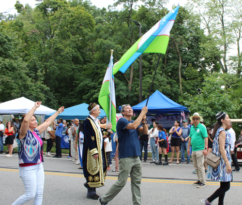 Uzbek Cultural Garden in the Parade of Flags on One World Day 2024