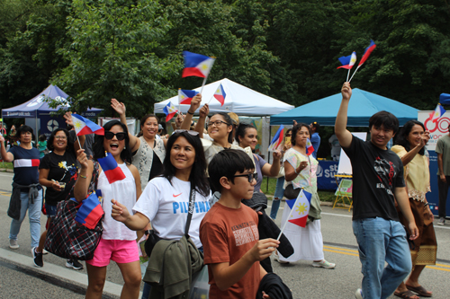 Filipino community in the Parade of Flags on One World Day