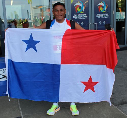 Pan Am Masters Games athletes with medals Panama