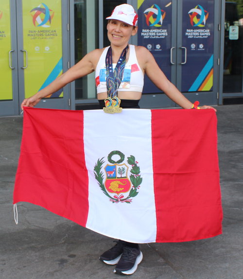 Pan Am Masters Games athletes with medals Peru