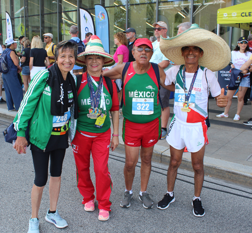 Pan Am Masters Games athletes with medals Mexico