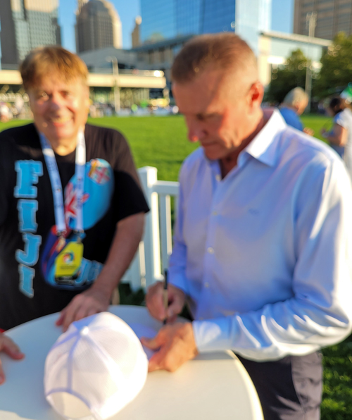 Sergey Bubka signing a hat for Dan Hanson