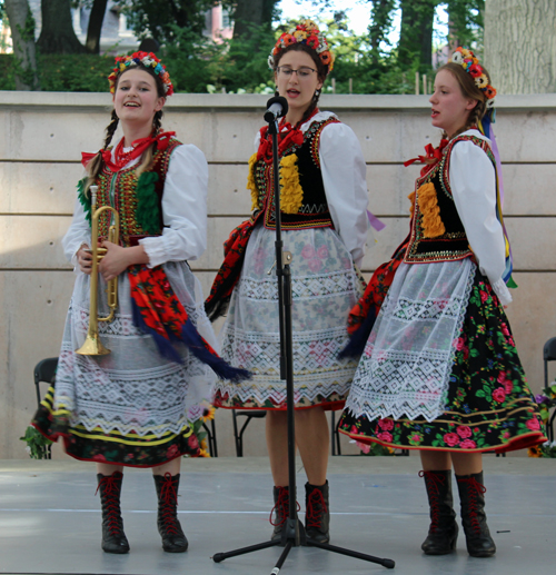 3 young ladies (Amelia, Angelina, Nicole) from the PIAST Polish Artistic Song and Dance Ensemble