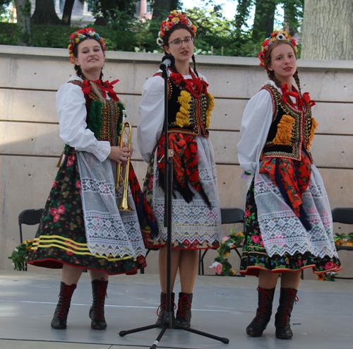 3 young ladies (Amelia, Angelina, Nicole) from the PIAST Polish Artistic Song and Dance Ensemble