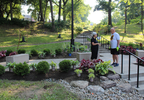 Hungarian and German Garden volunteers