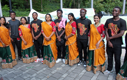 Black Beanz and Bollywood dancers group photo