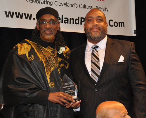 Blaine Griffin inducting Khalid Samad into the Cleveland International Hall of Fame