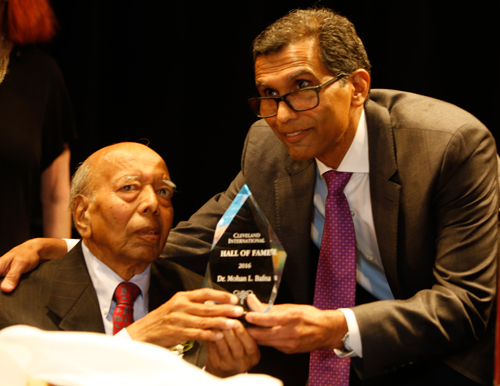 Suresh Bafna presents award to his father Dr. Mohan Bafna