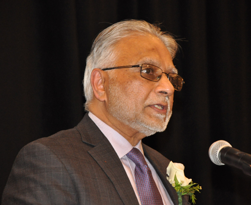 Dr. Atul C. Mehta giving his acceptance remarks