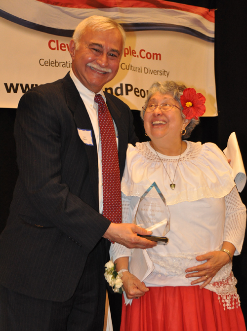 Jose Feliciano inducts Sister Alicia Alvarado