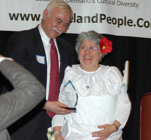 Jose Feliciano inducts Sister Alicia Alvarado