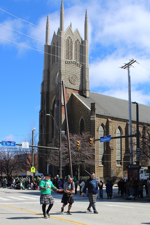 Caber Toss 2025 Cleveland St Patrick's Day Parade