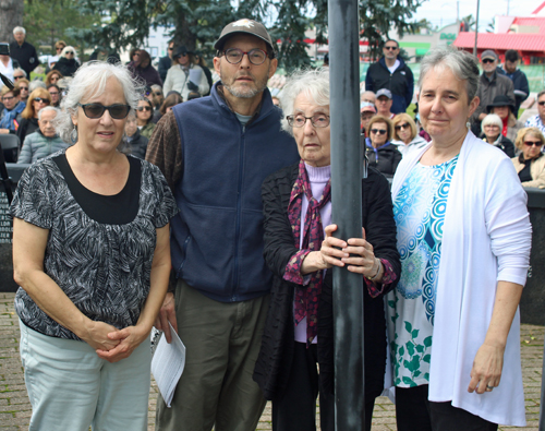 Candlelighter Roni Berenson and family