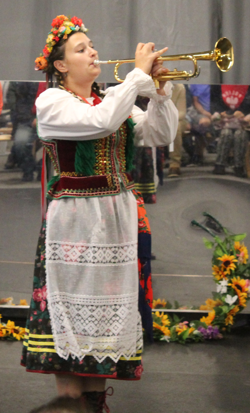 Hejnal Mariacki by PIAST Polish Folk and Dance Ensemble