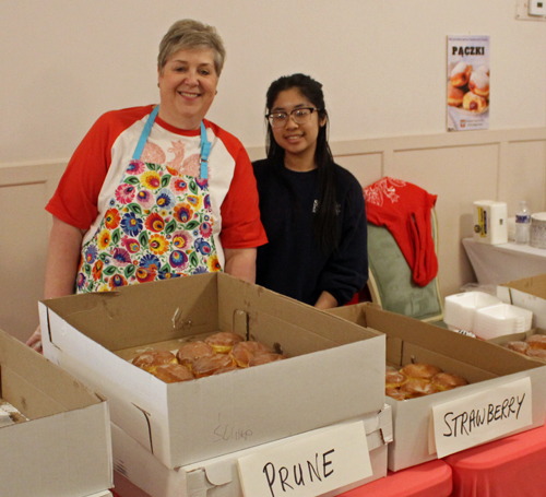 Volunteers at Polish Fat Thursday celebration