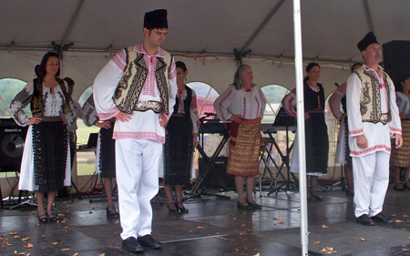 Romanian Music - Sezatoarea Folk Dancers