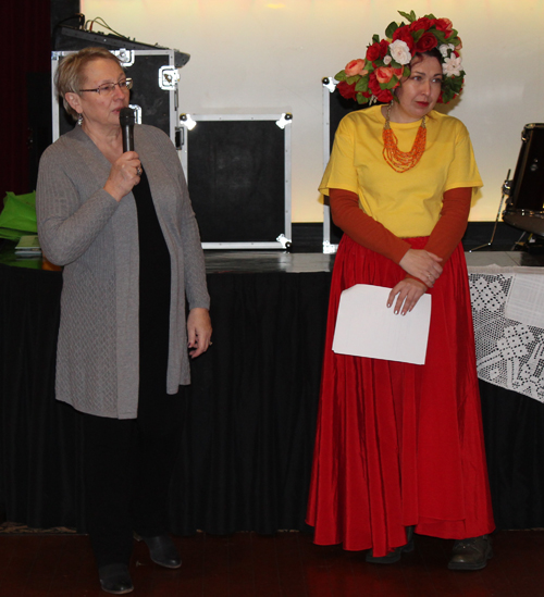 Olga Druzhinina announcing winners